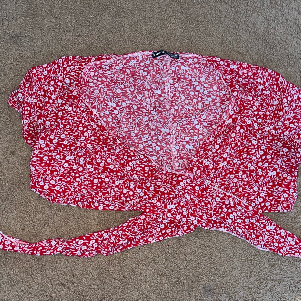 Floral shrug with tie in front